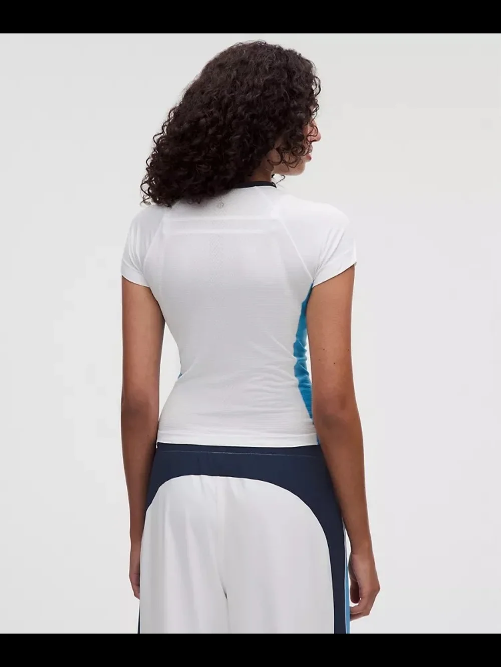 NWT LULULEMON Swiftly Tech Short-Sleeve Shirt- WHITE / OCEAN WAVE / NAVY